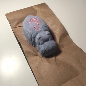 Lush Bath Bomb - I Want A Hippopotamus For Christmas